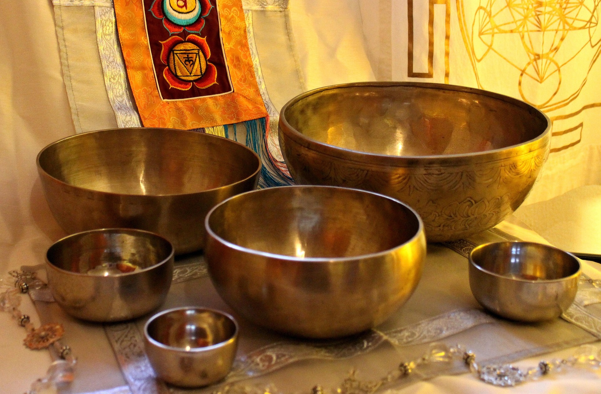 antranias-singing-bowl-233991_1920